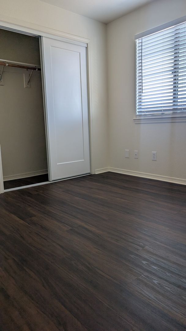 Building Photo - Beautiful 3 bedroom/1 bath in gated community. Call or come by to view!