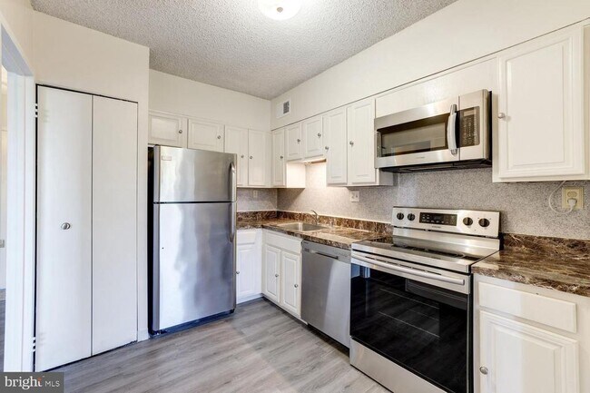 Building Photo - 5500 Holmes Run Pkwy