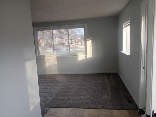 Building Photo - 106 N Mitchner Ave