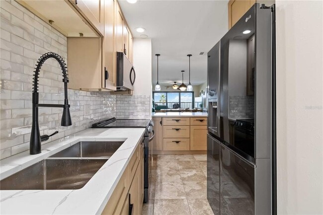 Building Photo - 1500 Park Beach Cir