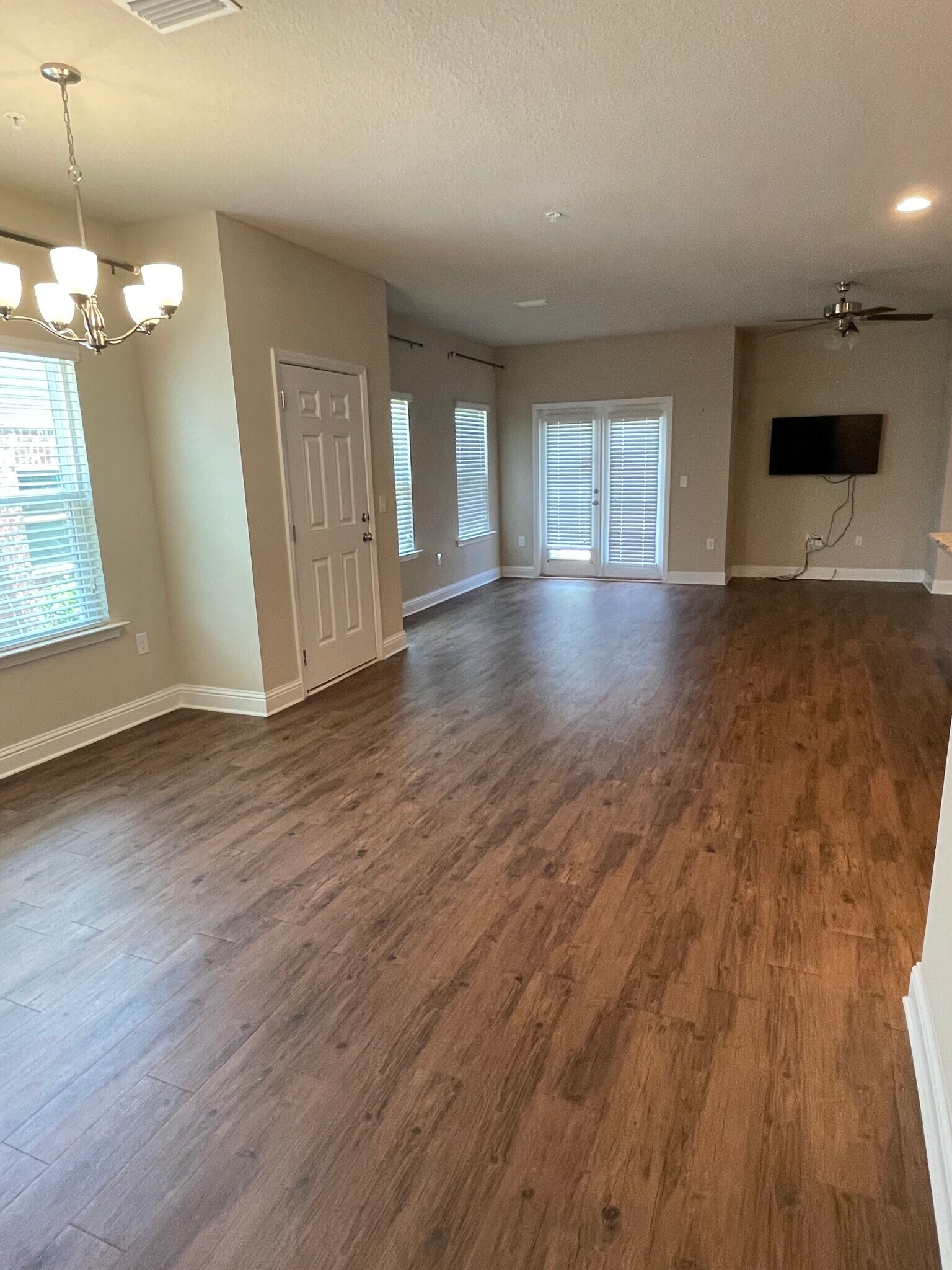 Building Photo - 6891 Spaniel Dr