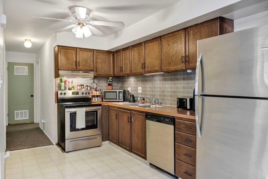 Building Photo - 240 E 400 N