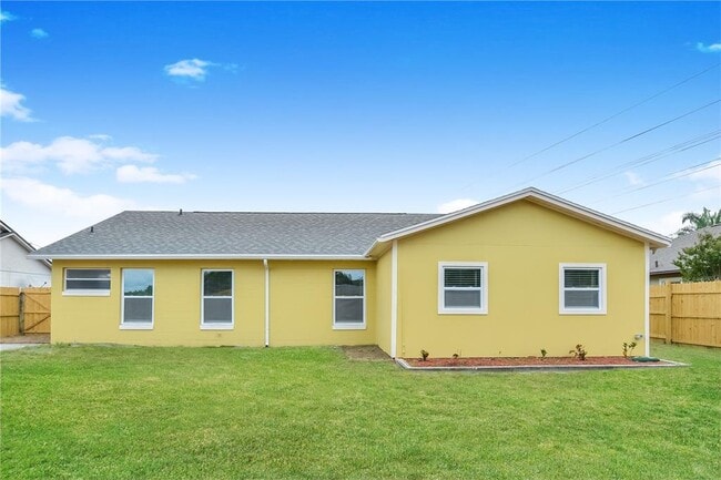 Building Photo - 304 Sir Lawrence Dr