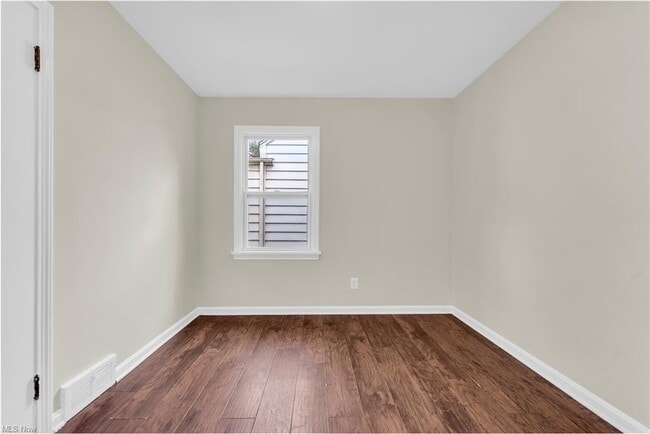 Building Photo - 416 E 255th St