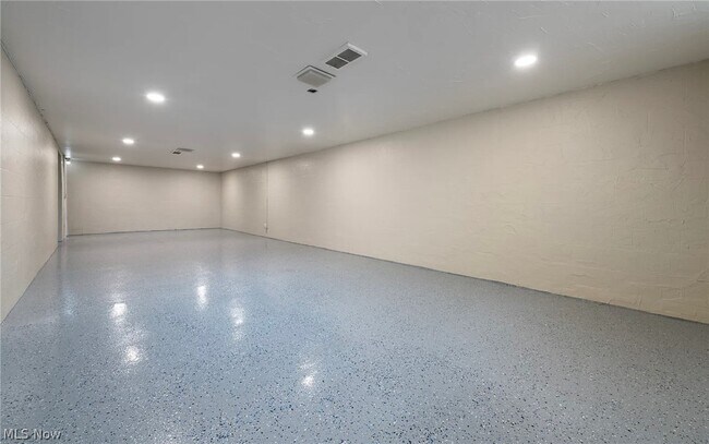 Building Photo - 2920 Northglen Dr