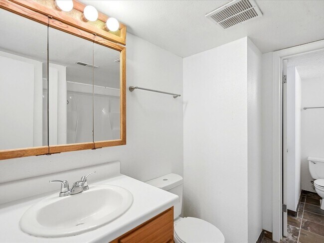 Building Photo - 3250 Oneal Cir