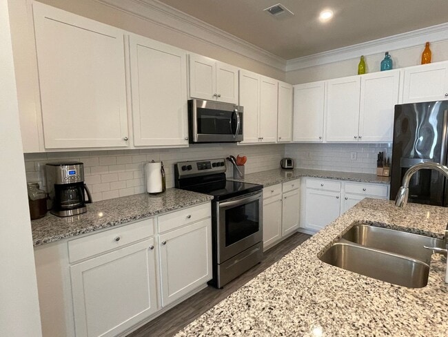 Building Photo - Gorgeous 3 Bedroom Home in Union Station Community!