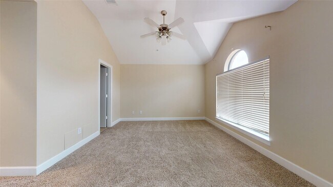 Building Photo - 8715 Meadowcroft Dr