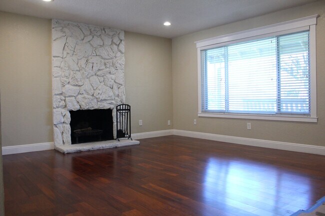 Building Photo - 9100 Castlebar Way