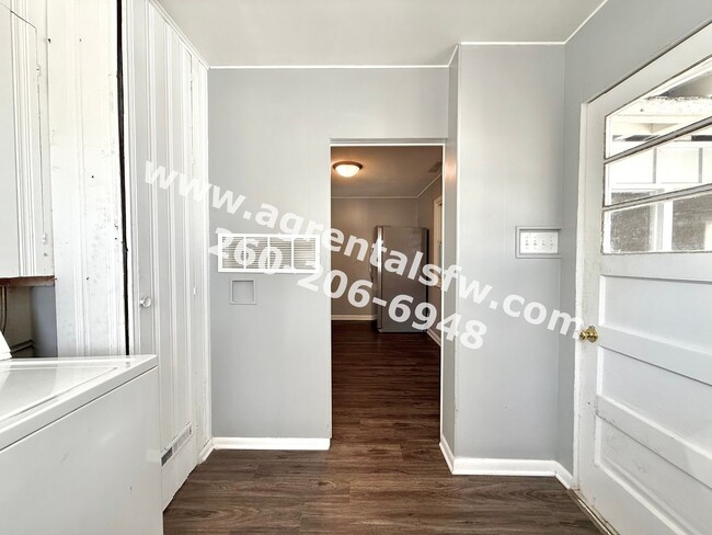 Building Photo - 3 bedroom house