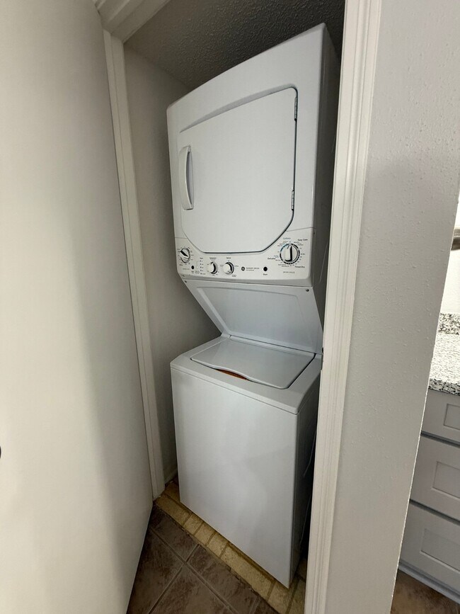 Building Photo - 2120 El Paseo St