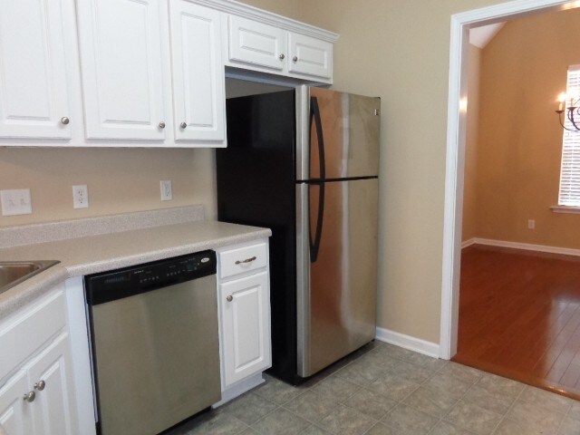 Building Photo - 1110 California Dr