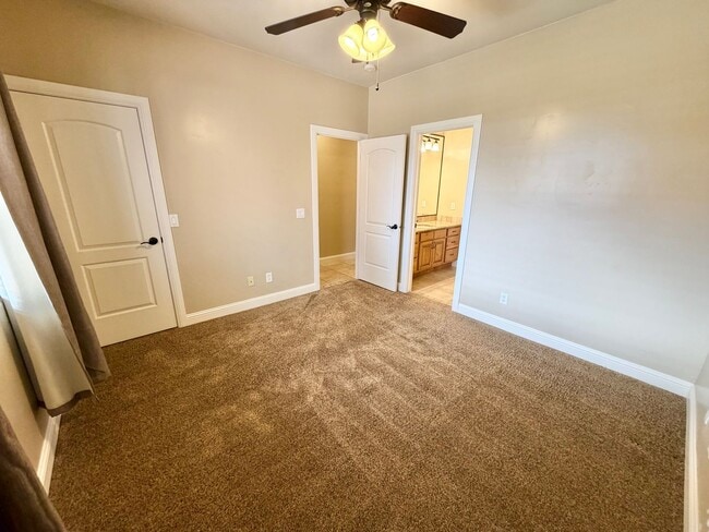 Building Photo - Beautiful 4 bed 2.5 bath Home!