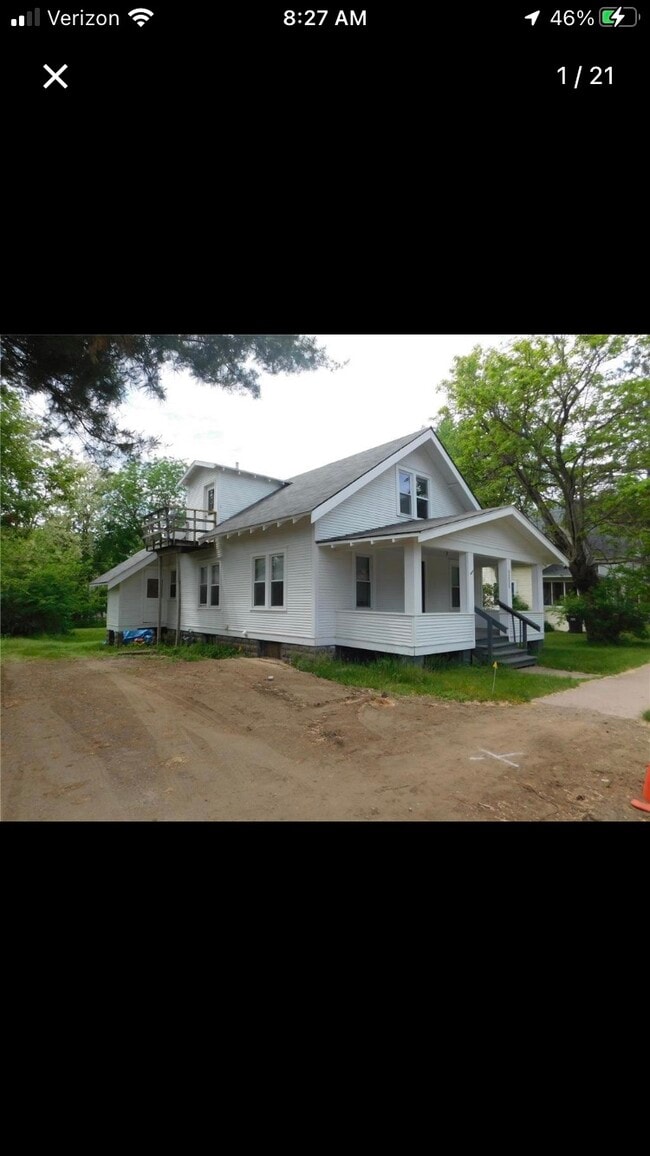 Building Photo - 1315 9th St E