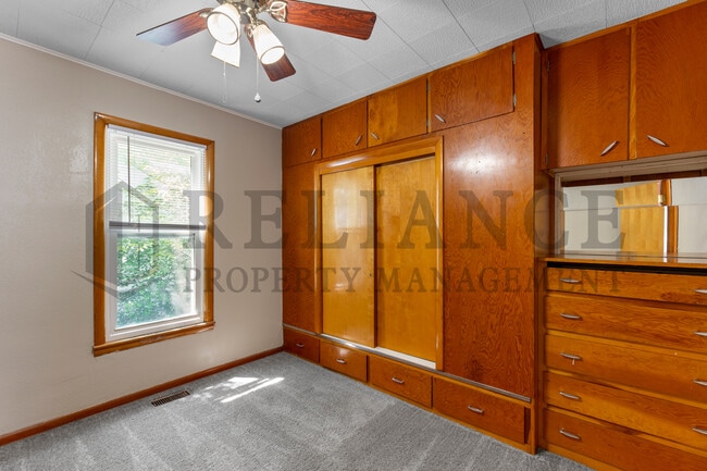 Building Photo - 1028 W Munnell Ave