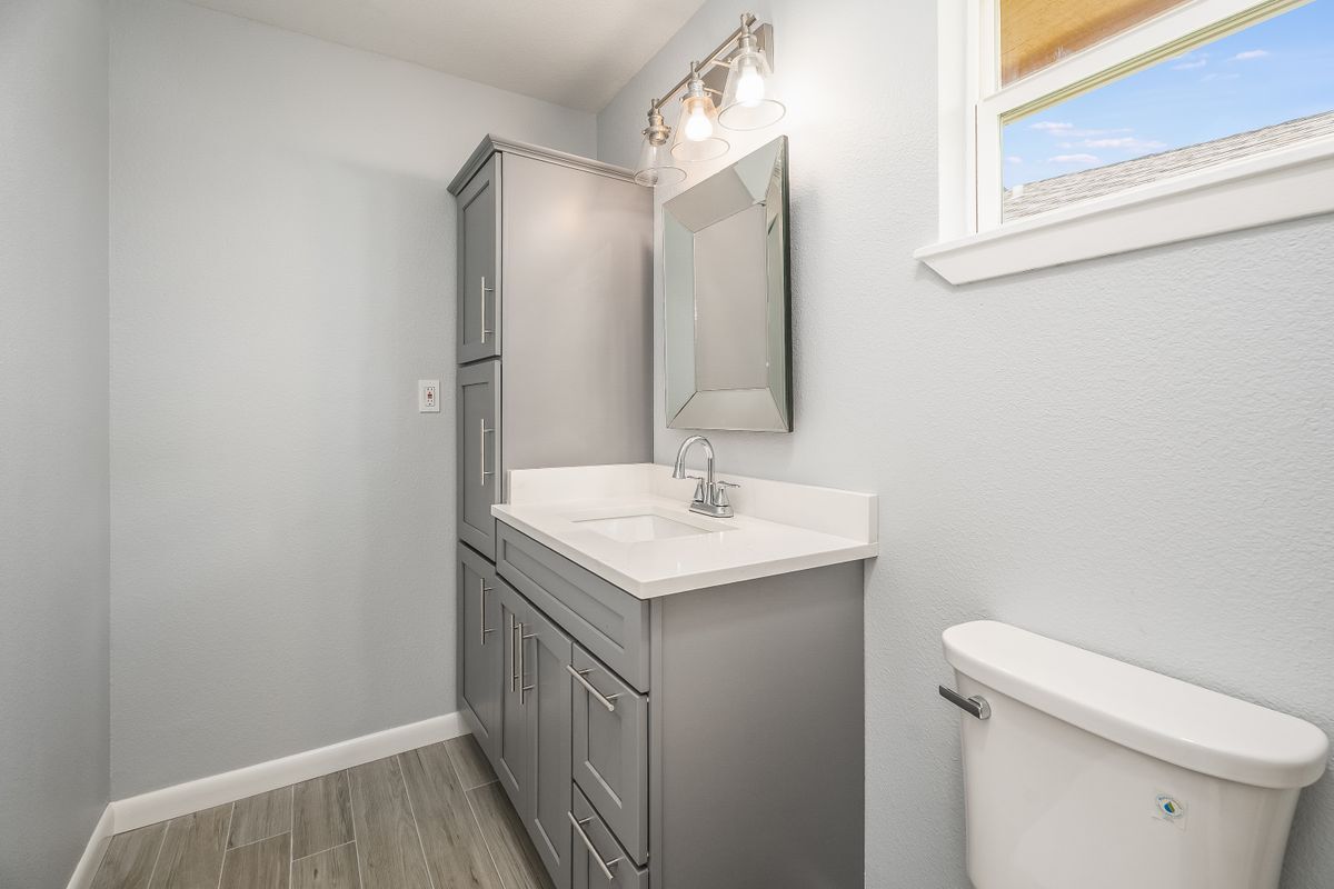 Building Photo - 901 Bonita Dr