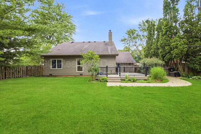 Building Photo - 938 Canterbury Dr