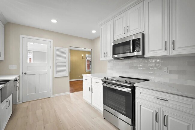 Building Photo - 4160 Marquette Ave