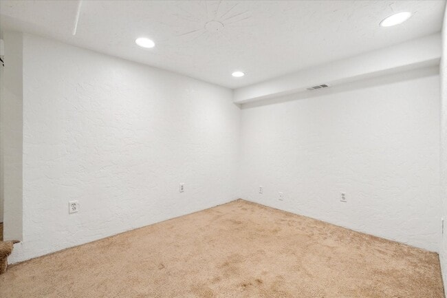 Building Photo - Charming 1-bedroom with office, 1-bathroom...