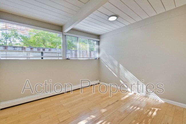 Building Photo - 3733 Carlson Cir