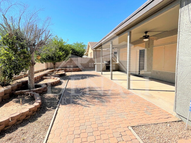 Building Photo - 1121 S Western Skies Dr