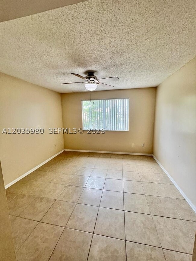 Building Photo - 400 Crestwood Ct N