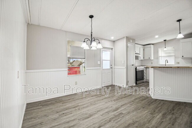 Building Photo - 201 Country Ln