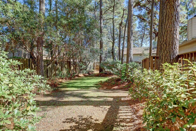 Building Photo - 12 Fairmeade Bend Dr