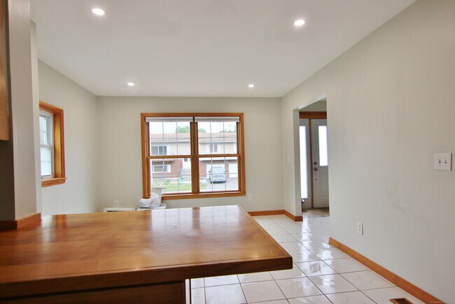 Building Photo - 290 Folino Dr