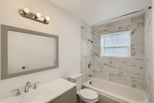 Building Photo - Amazing 1bed/1bath Apartment in White Center!