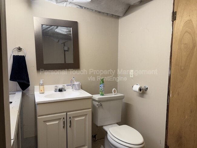 Building Photo - 606 5th St S