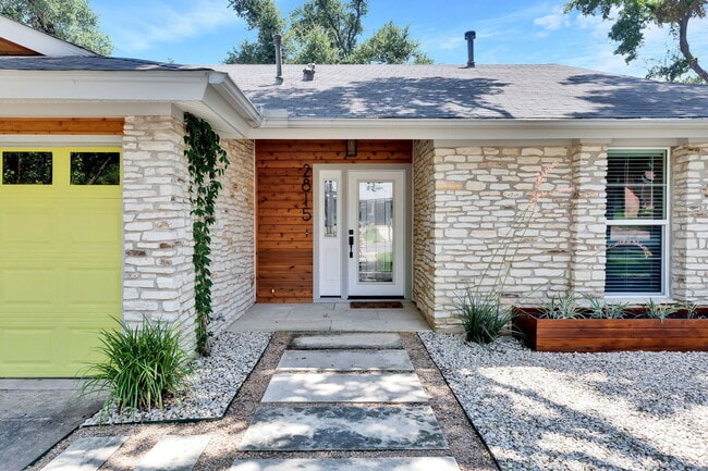 Building Photo - 2815 Inridge Dr