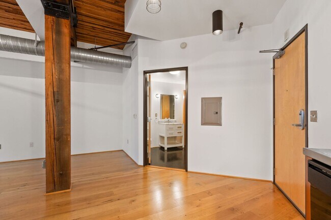 Building Photo - Chic, urban studio condo in the Pearl—Peaceful, In-unit w/d, 14-ft ceilings, deeded parking