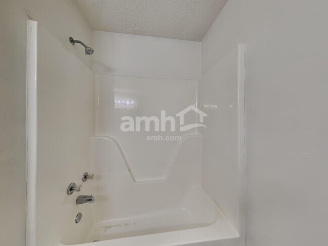 Building Photo - 200 Priest View Dr