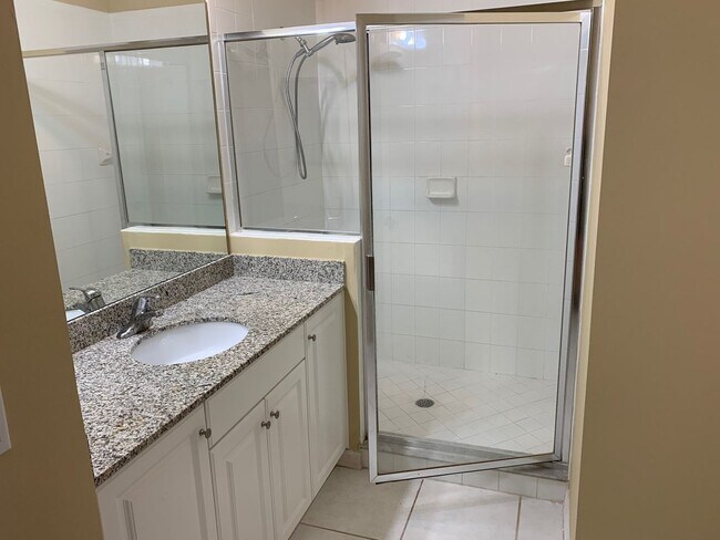 Building Photo - 2 bedroom 2 bath condo in Port of the Islands