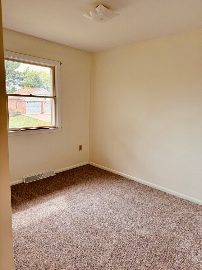 Building Photo - 116 Bennett Blvd