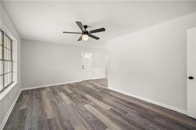 Building Photo - Single Family Residence