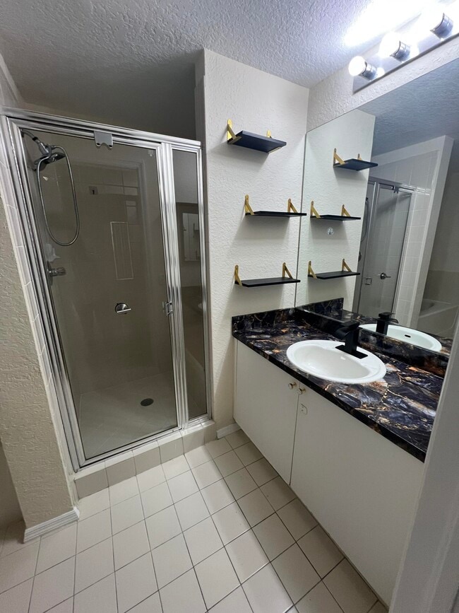 Building Photo - 607 Belmont Pl