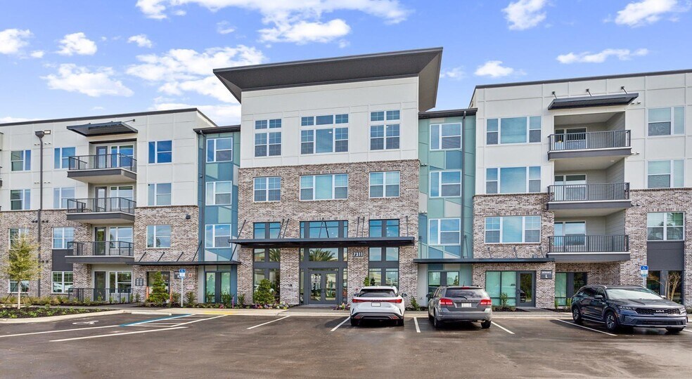 Building Photo - 7311 Baymeadows Way