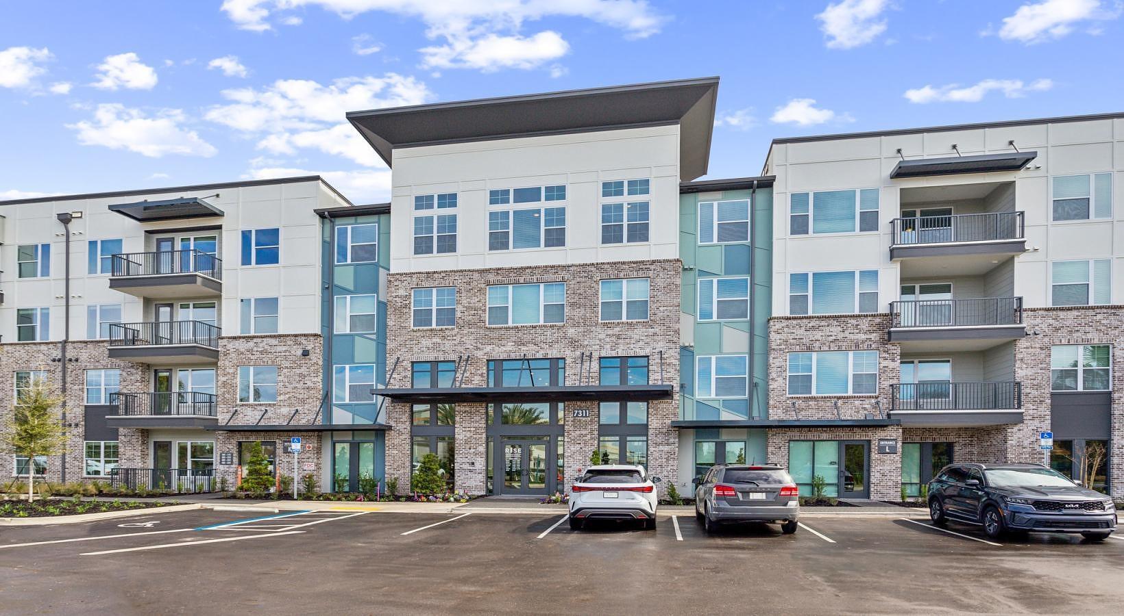 Building Photo - 7311 Baymeadows Way