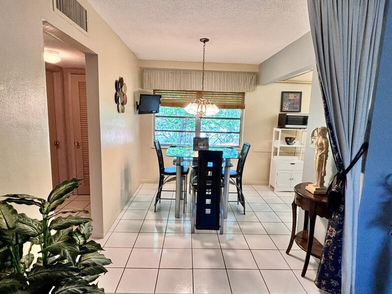 Building Photo - 2031 Dewey St