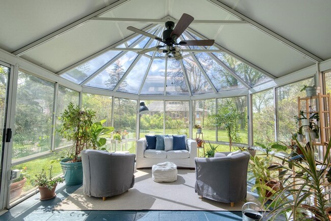 Building Photo - Spacious Living in a Prime Christiansburg Location