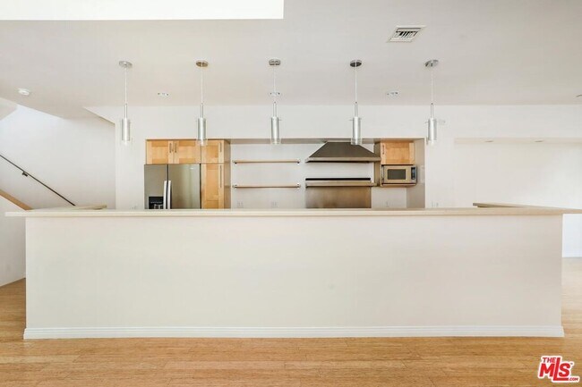 Building Photo - 2024 Allesandro St