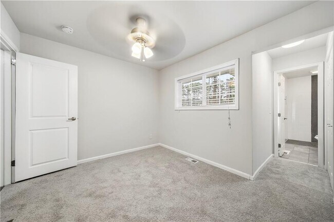 Building Photo - 2653 Tilson Rd