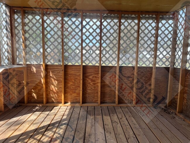 Building Photo - Cozy Cottage