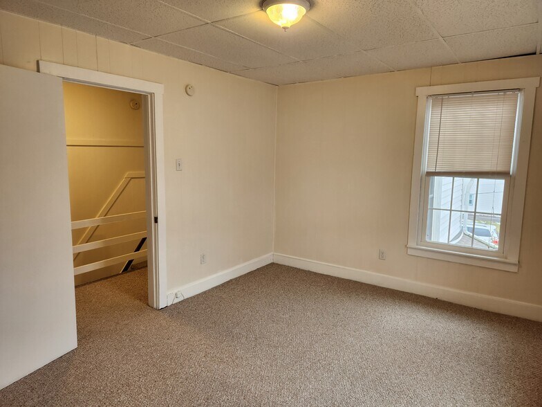 Building Photo - 658 Grand St
