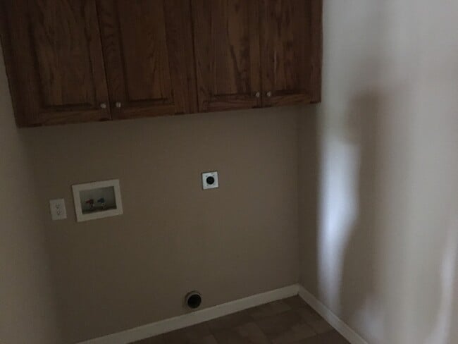 Building Photo - 2404 Lancashire Ln