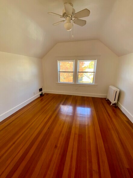 Building Photo - 1032 Hope St