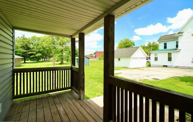 Building Photo - Charming 3-Bedroom Home with Office in How...
