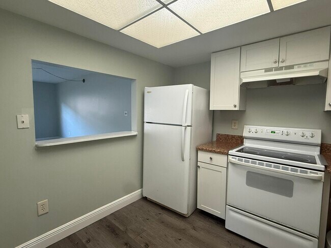 Building Photo - 2050 Oleander Blvd